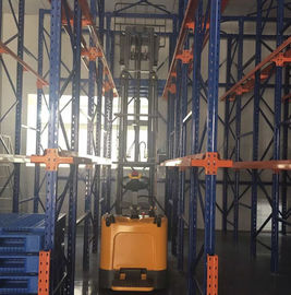 Counter Balanced Warehouse Forklift Trucks Wysokość podnoszenia 5.6m Kompaktowa struktura